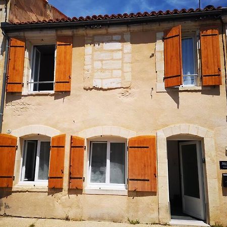 Maison De Ville Pres Du Port Bourg-sur-Gironde Esterno foto