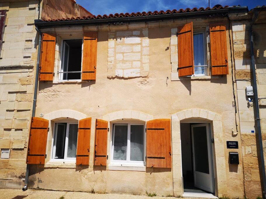 Maison De Ville Pres Du Port Bourg-sur-Gironde Esterno foto